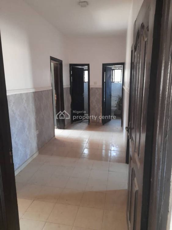 For Rent 3 Bedrooms Flat, Brooks, Magodo, Lagos 3 Beds, 3 Baths