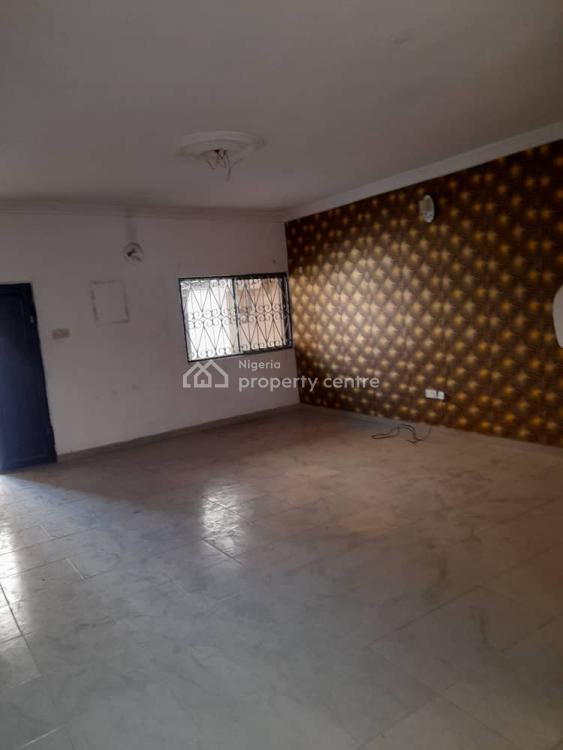 For Rent 3 Bedrooms Flat, Brooks, Magodo, Lagos 3 Beds, 3 Baths