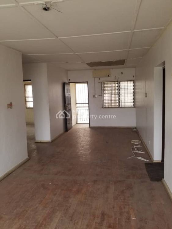 For Rent A Very Decent And Standard 3 Edrooms Flat, Obanikoro, Shomolu