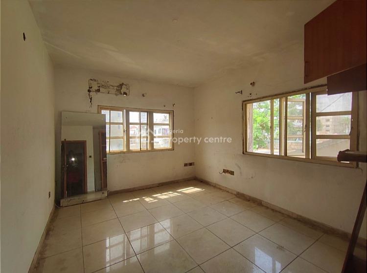 For Rent Well Maintained 3 Bedroom Apartment, Upstairs With Constant