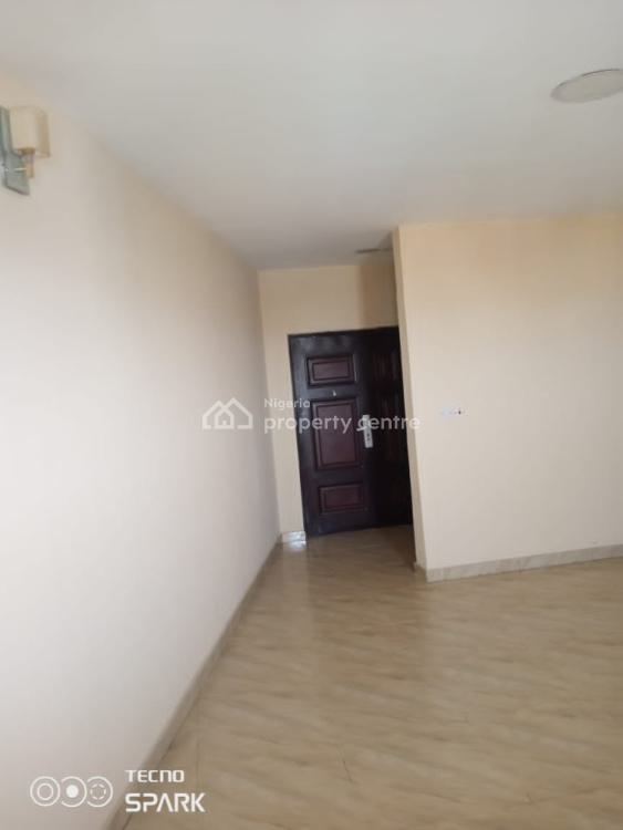 3 Bedroom Apartment + Maid Room, Yaba, Lagos, Flat / Apartment for Rent