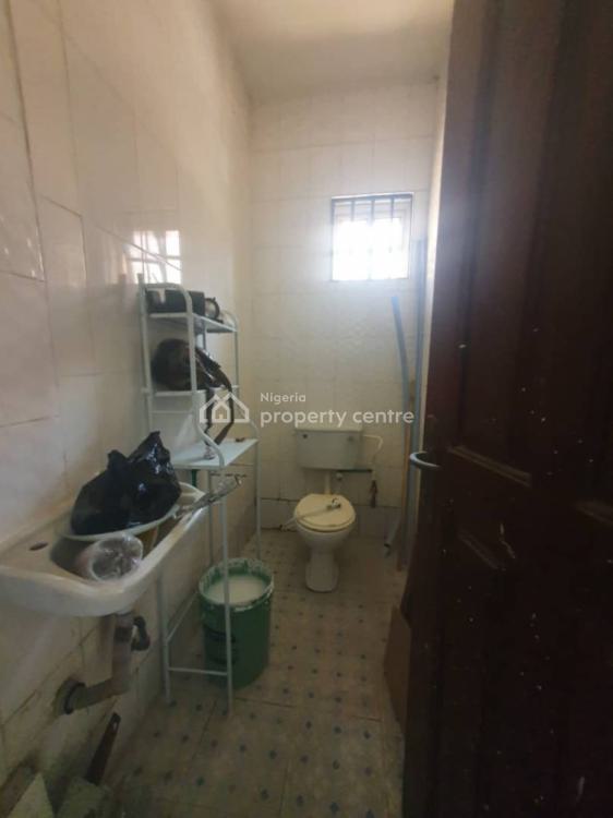 For Rent 1 Room Office + Toilet In A Large Compound, Yaba, Lagos