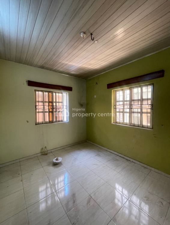 For Rent Executive 2 Bedroom Flat, Bode Thomas, Surulere, Lagos 2