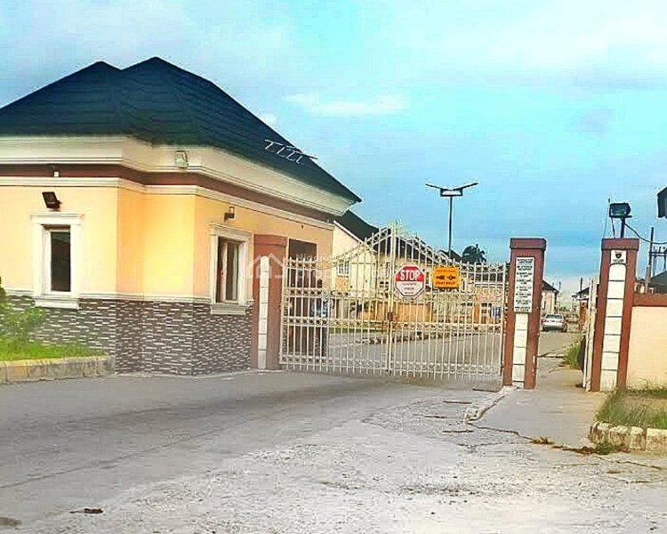 For Sale Beautiful Dry Land Measuring 600sqm In A Heavily Guarded