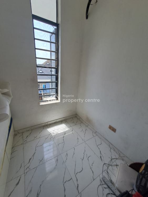 Last Floor Office Space, Osapa, Lekki, Lagos, Flat / Apartment for Rent