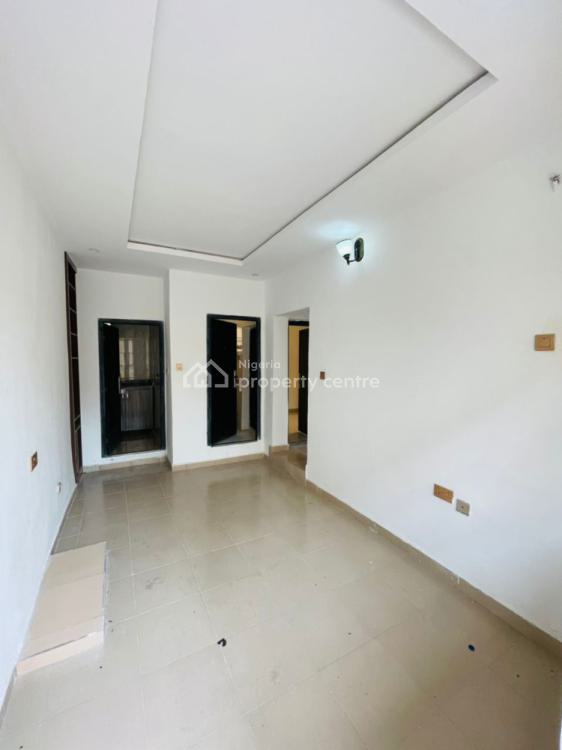 For Rent 2 Bedroom Apartment, Lekki Phase 1, Lekki, Lagos 2 Beds, 1