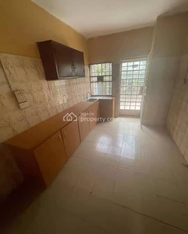 For Rent Fresh 3bed Apartment, Ajao Estate Anthony Maryland, Anthony, Maryland, Lagos 3 Beds