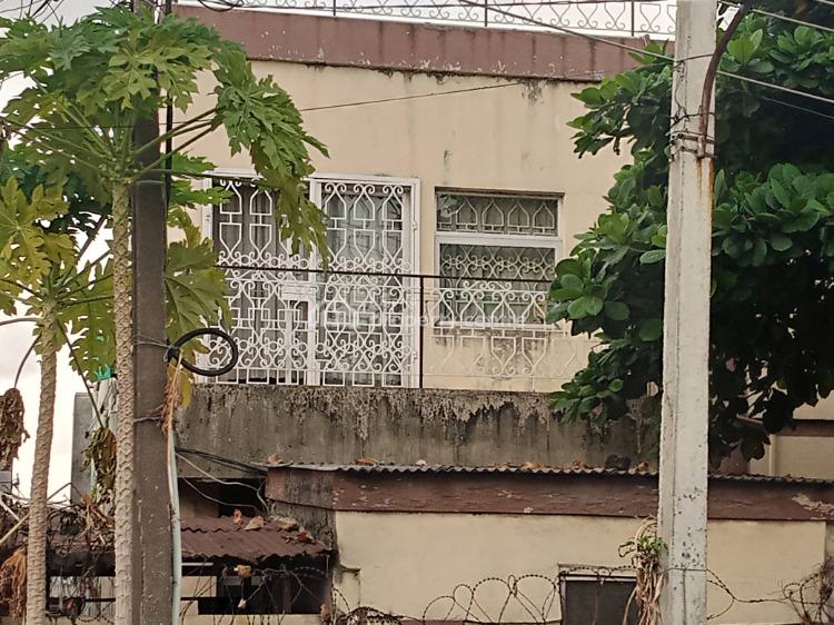 Very Solid Block of 4 Flats, Femi Ayantuga Crescent, Surulere, Lagos, Block of Flats for Sale