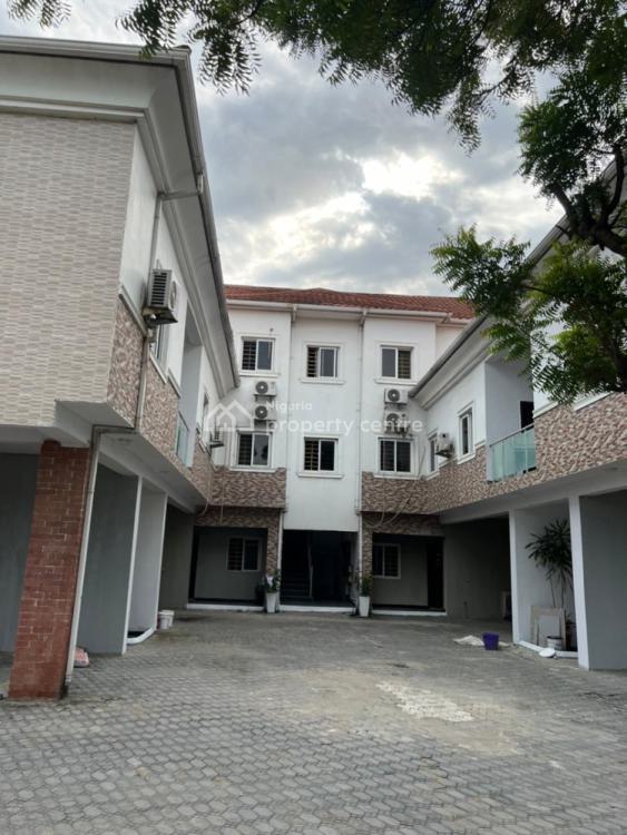 For Rent 4 Bedroom Shared Apartment (rooms), Lekki Phase 1, Lekki