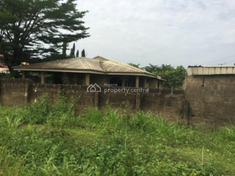 For Sale 1300sqm Land And Building, AdoEkiti, Ekiti