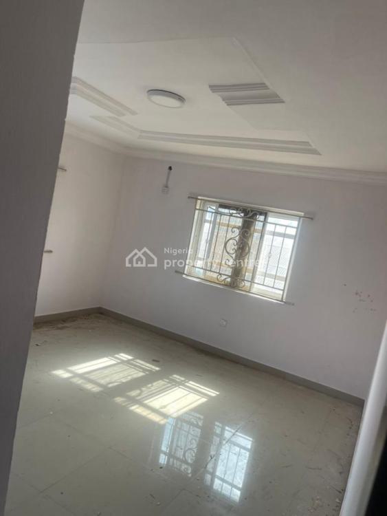 Nice 3 Bedroom Flat ( Upstairs), Igbe Road, Igbogbo, Ikorodu, Lagos, Flat / Apartment for Rent