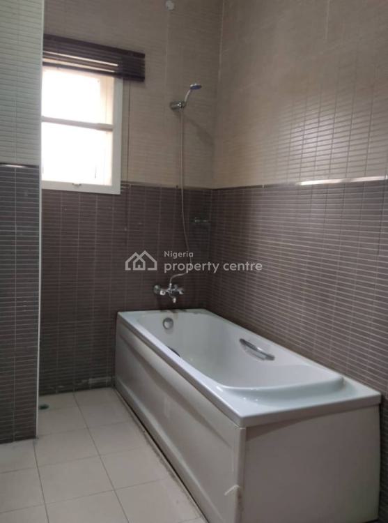 For Rent Spacious 3 Bedroom Apartment With 24/7 Electricity, Banana