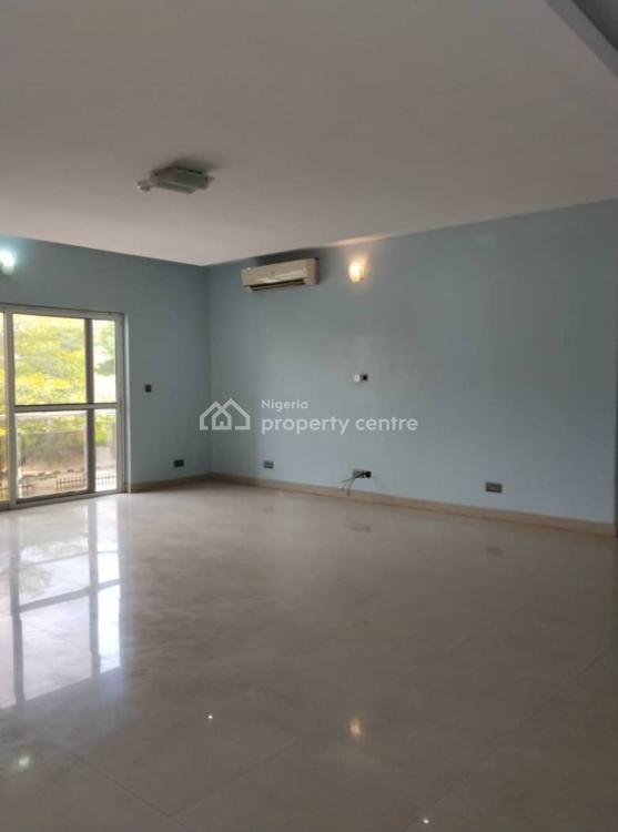 For Rent Spacious 3 Bedroom Apartment With 24/7 Electricity, Banana