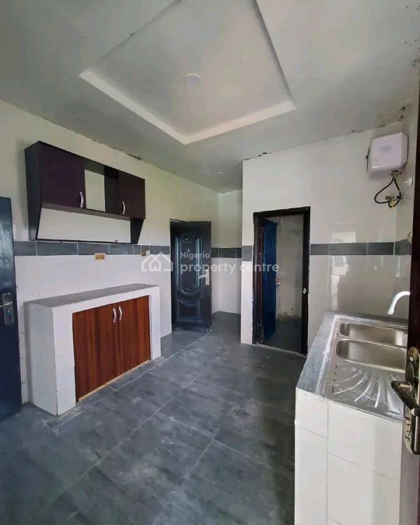For Rent A Luxury Well Finished 2 Bedroom Flat, New Road Off Ada