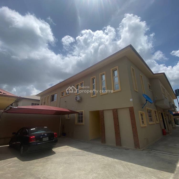 For Rent Renovated 2 Bedroom, Lekki Phase 1, Lekki, Lagos 2 Beds, 2
