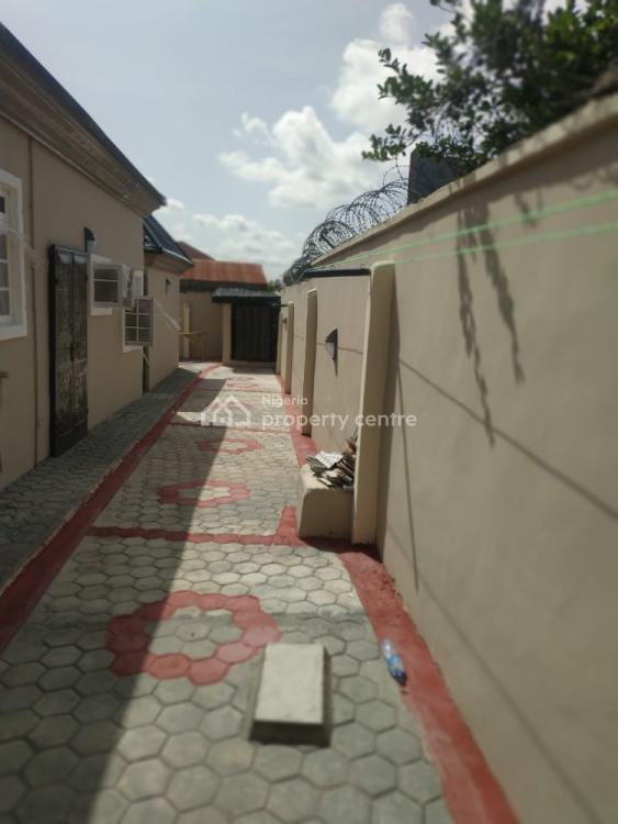 For Rent: Luxury Room And Palor Self Con, Main Oluyole Estate