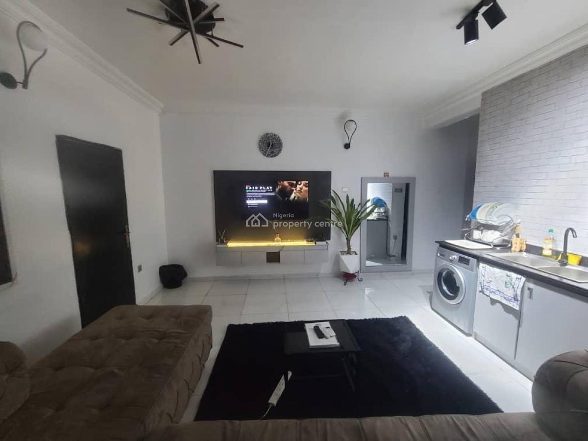 Spacious 1 Bedroom with Snooker Table, Ikeja Gra, Ikeja, Lagos, Flat / Apartment Short Let