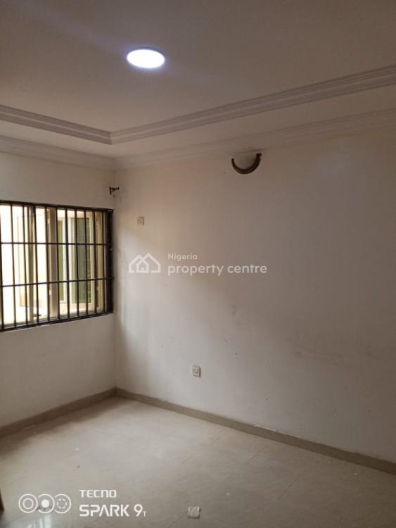 3 Bedroom Flat, Olowiaye Estate, Olowora, Magodo, Lagos, Flat / Apartment for Rent