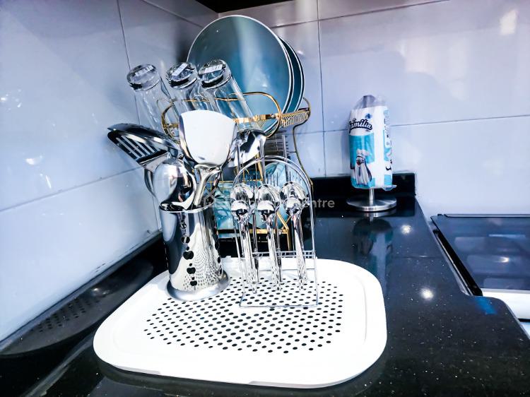 Amazing 1 Bedroom Haven + 24 Hours Light + Inverters + Tour Guide, Angel Martin Estate, Lugbe District, Abuja, Mini Flat (room and Parlour) Short Let