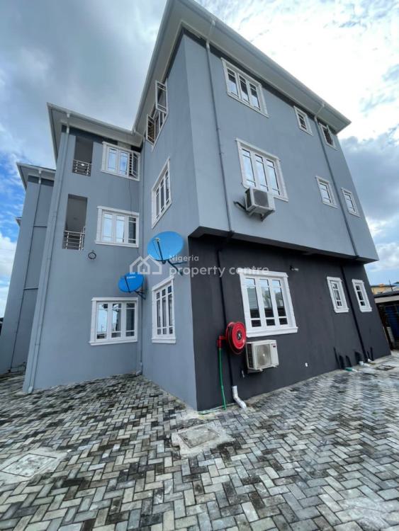 For Rent New 3 Bedroom Flat, Bode Thomas, Surulere, Lagos 3 Beds, 4