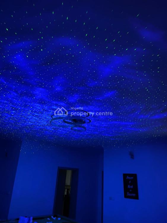 Luxury Room in a Shared Apartment with Swimming Pool, Ikate Elegushi, Lekki, Lagos, Flat / Apartment Short Let