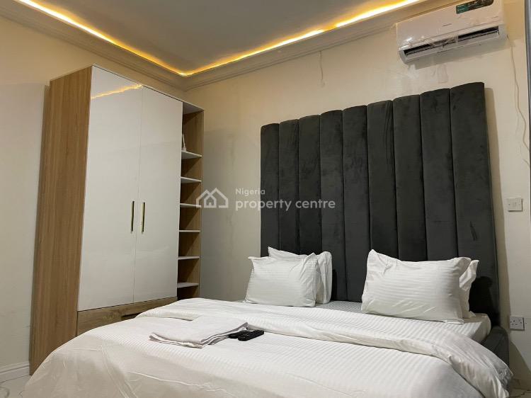 Three Bedrooms Luxury Apartment, Gra Phase 2, Magodo, Lagos, Flat / Apartment Short Let