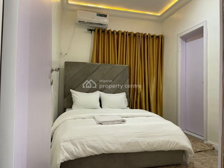 Three Bedrooms Luxury Apartment, Gra Phase 2, Magodo, Lagos, Flat / Apartment Short Let