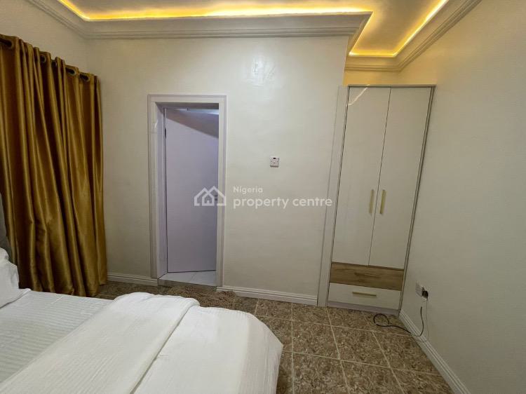 Three Bedrooms Luxury Apartment, Gra Phase 2, Magodo, Lagos, Flat / Apartment Short Let