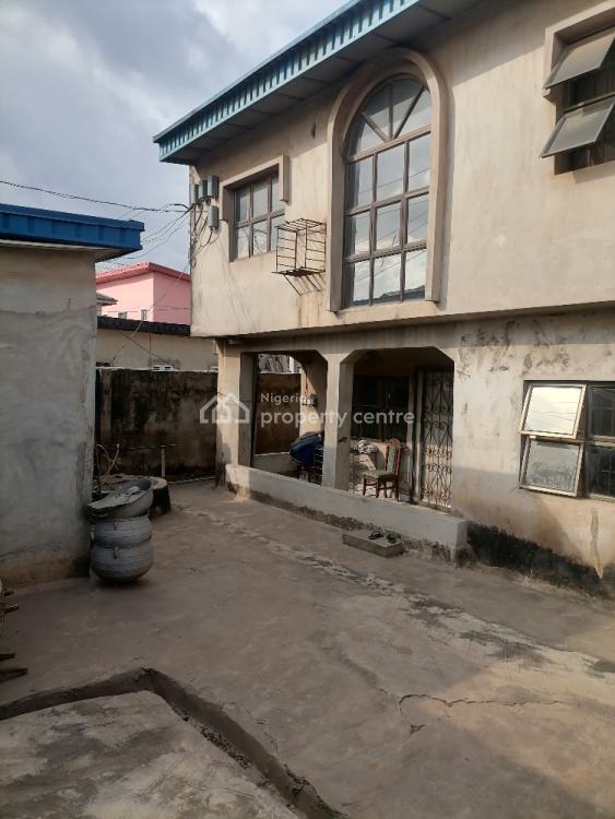 For Sale Old Structure, Olaniyi, New OkoOba, Agege, Lagos 4 Beds, 3 Baths (Ref 1797010)
