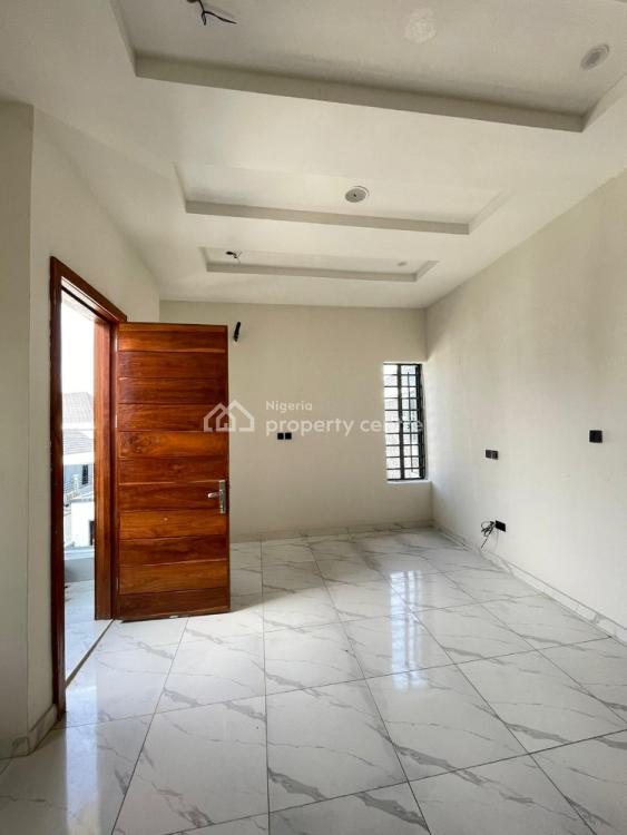 Distress Deal 3 Bedroom Semi Detached Duplex, Lekki County, Ikota, Lekki, Lagos, Semi-detached Duplex for Sale