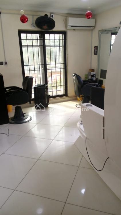 Beautiful Well Equipped Fully Functional Unisex Salon & Spa, Orchid Hotel Road, Lekki, Lagos, Shop for Rent