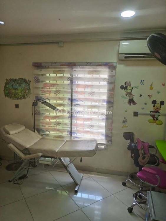 Beautiful Well Equipped Fully Functional Unisex Salon & Spa, Orchid Hotel Road, Lekki, Lagos, Shop for Rent