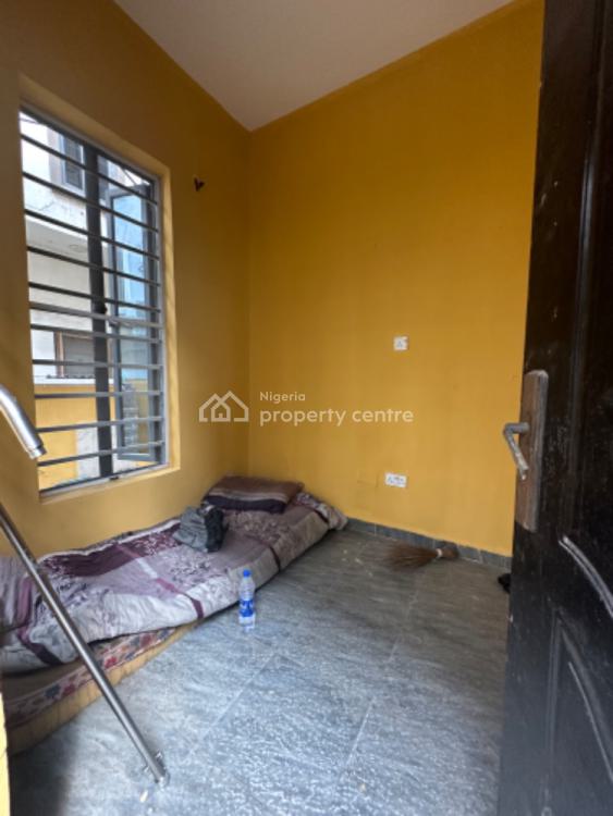 Boys Quarters in a Shared Apartment, Chevron, Lekki, Lagos, Self Contain (single Rooms) for Rent