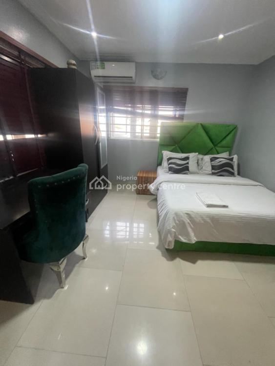 Luxury 4 Bedroom Apartment, Lekki Phase 1, Lekki, Lagos, Flat / Apartment Short Let