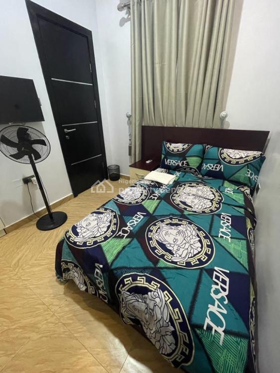 Luxury 4 Bedroom Apartment, Gra Phase 2, Magodo, Lagos, Flat / Apartment Short Let