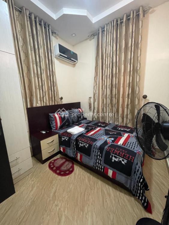 Luxury 4 Bedroom Apartment, Gra Phase 2, Magodo, Lagos, Flat / Apartment Short Let
