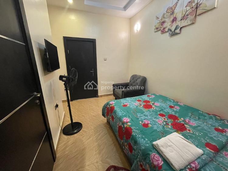 Luxury 4 Bedroom Apartment, Gra Phase 2, Magodo, Lagos, Flat / Apartment Short Let