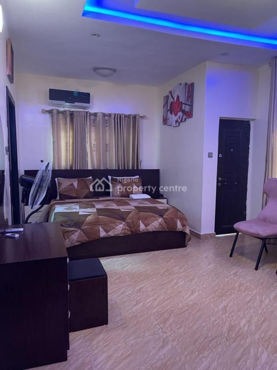 Luxury 4 Bedroom Apartment, Gra Phase 2, Magodo, Lagos, Flat / Apartment Short Let