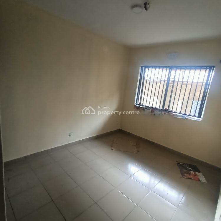 Nice 3 Bedrooms Flat, Off Hughes Avenue, Alagomeji, Yaba, Lagos, Flat / Apartment for Rent