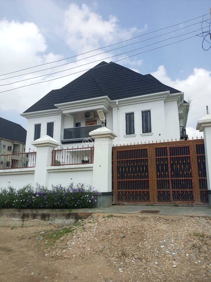 Luxury Sharp 3 Bedrooms, Divine Avenue, Bucknor Estate, Close to Community Bridge, Ago Palace, Isolo, Lagos, Flat / Apartment for Rent
