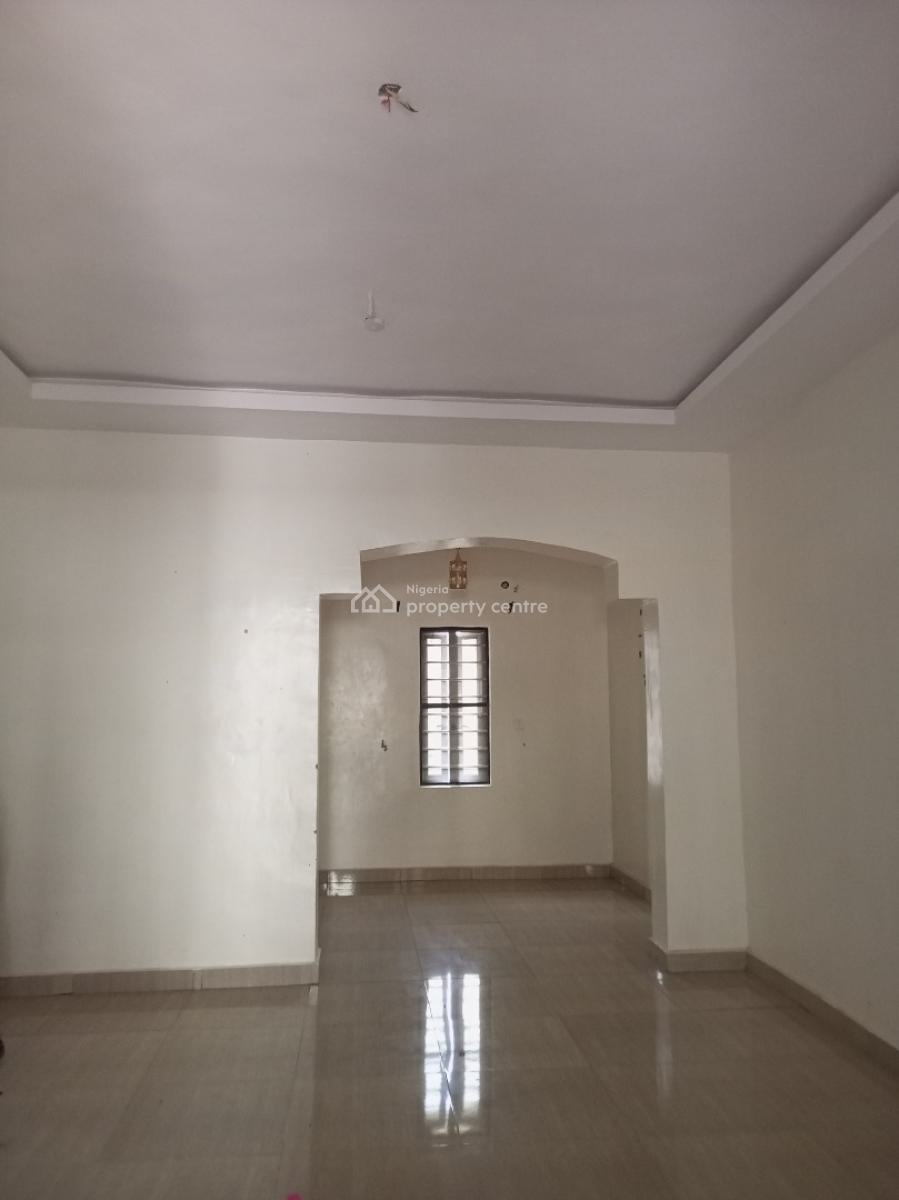Luxury Sharp 3 Bedrooms, Divine Avenue, Bucknor Estate, Close to Community Bridge, Ago Palace, Isolo, Lagos, Flat / Apartment for Rent