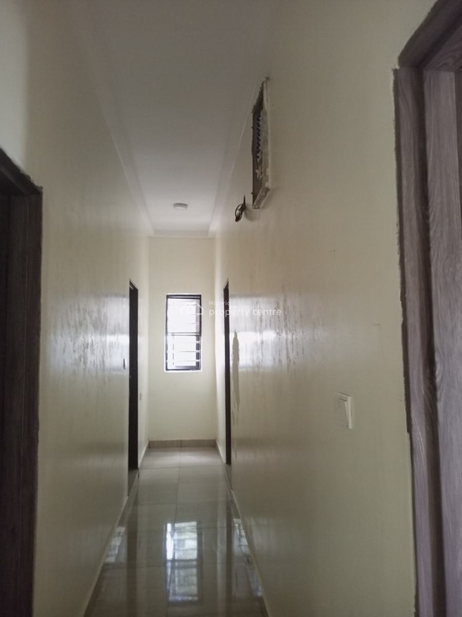 Luxury Sharp 3 Bedrooms, Divine Avenue, Bucknor Estate, Close to Community Bridge, Ago Palace, Isolo, Lagos, Flat / Apartment for Rent