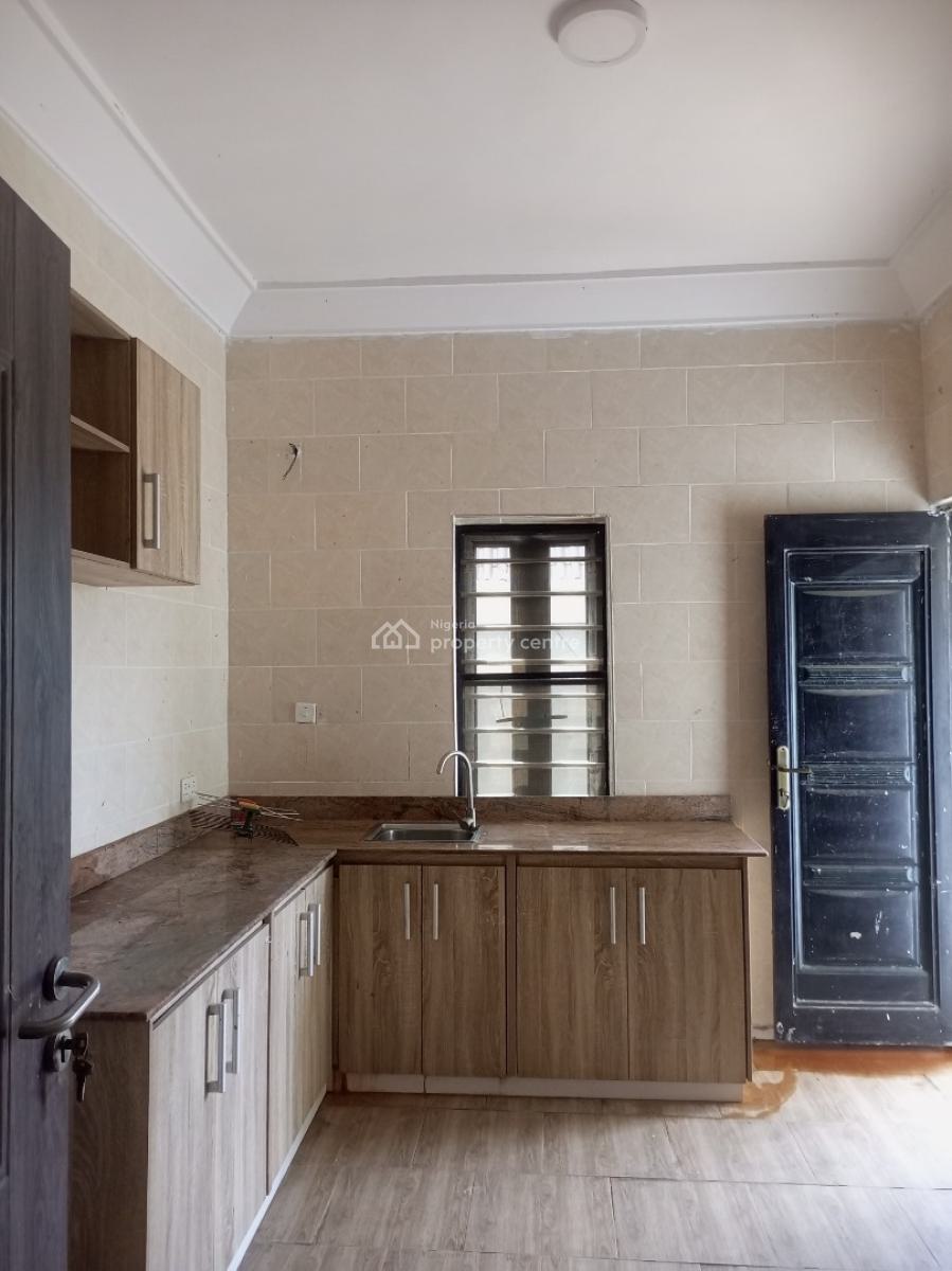Luxury Sharp 3 Bedrooms, Divine Avenue, Bucknor Estate, Close to Community Bridge, Ago Palace, Isolo, Lagos, Flat / Apartment for Rent