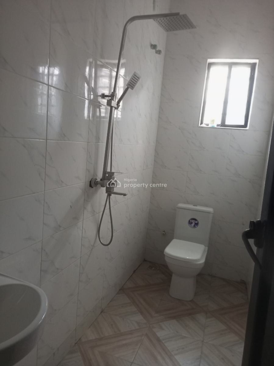 Luxury Sharp 3 Bedrooms, Divine Avenue, Bucknor Estate, Close to Community Bridge, Ago Palace, Isolo, Lagos, Flat / Apartment for Rent