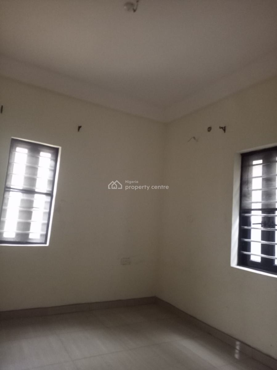 Luxury Sharp 3 Bedrooms, Divine Avenue, Bucknor Estate, Close to Community Bridge, Ago Palace, Isolo, Lagos, Flat / Apartment for Rent