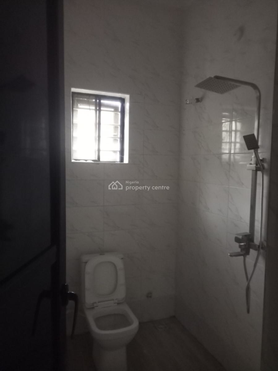 Luxury Sharp 3 Bedrooms, Divine Avenue, Bucknor Estate, Close to Community Bridge, Ago Palace, Isolo, Lagos, Flat / Apartment for Rent