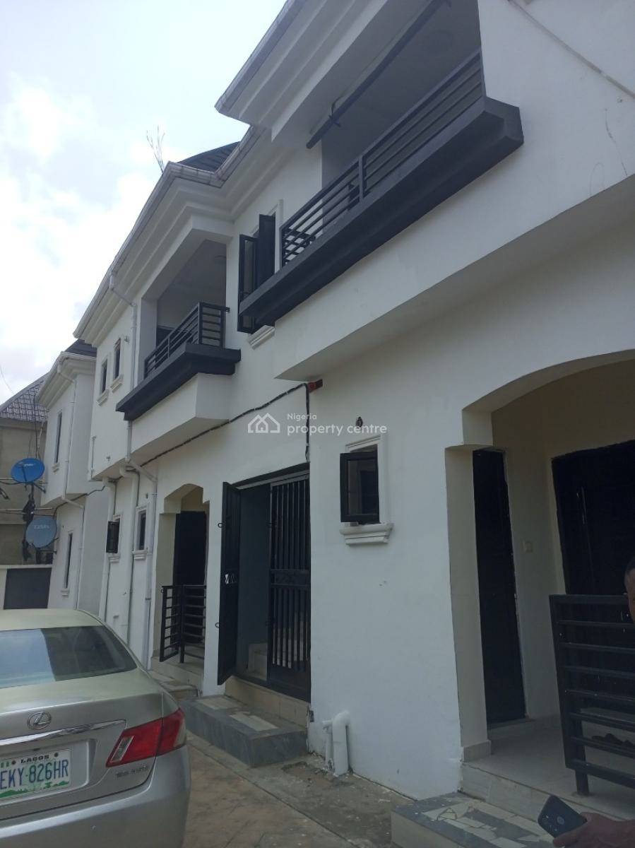 Luxury Sharp 3 Bedrooms, Divine Avenue, Bucknor Estate, Close to Community Bridge, Ago Palace, Isolo, Lagos, Flat / Apartment for Rent