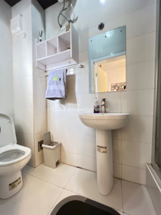 Lovely 2 Bedroom Apartment, Off Admiralty Way, Lekki Phase 1, Lekki, Lagos, Flat / Apartment Short Let