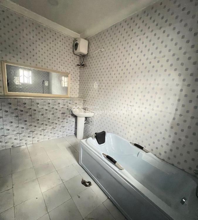 5 Bedrooms Fully Detached Penthouse with 2 Rooms Bq, Lugbe District, Abuja, Detached Bungalow for Sale