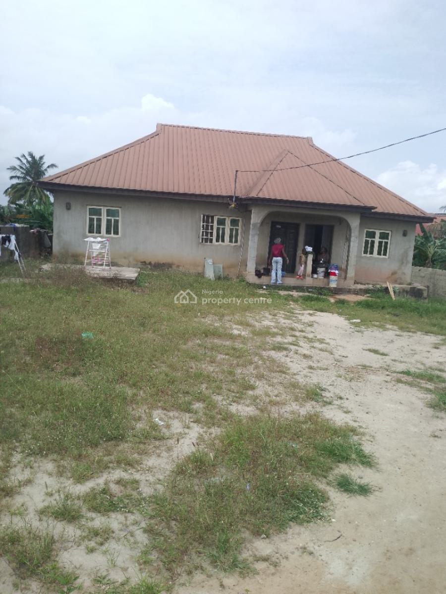 2 Bedrooms Bungalow with Bq, Wagbare Off Oreta Road, Igbogbo, Ikorodu, Lagos, Detached Bungalow for Sale